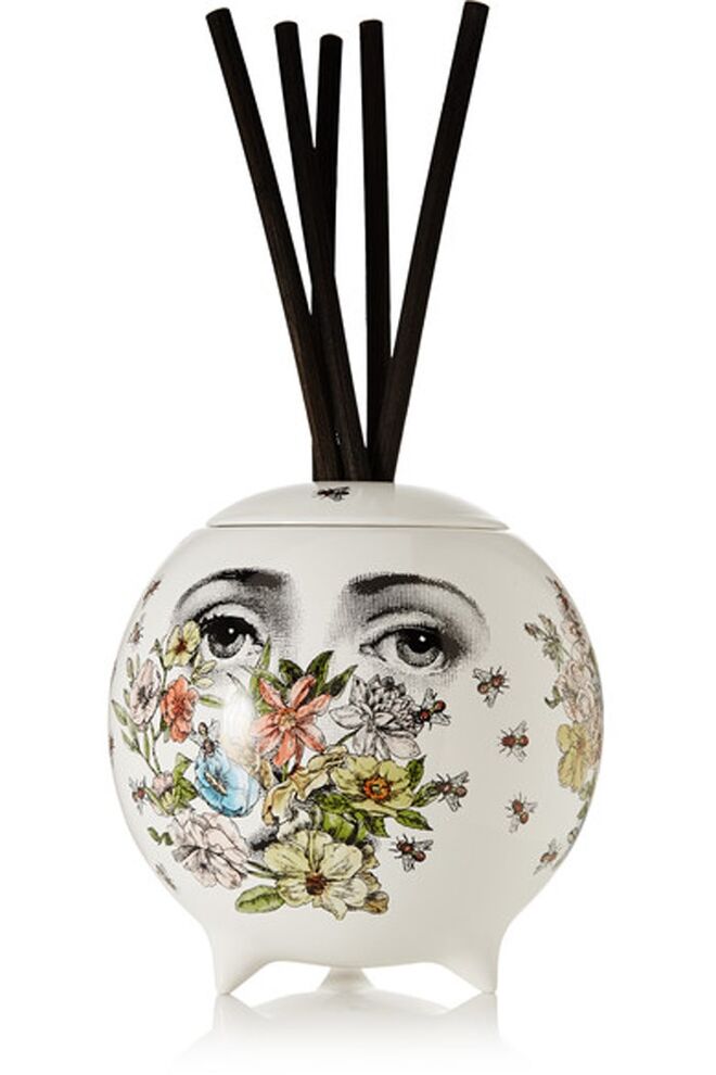 Flora Diffusing Sphere, €350, Fornasetti em www.net-a-porter.com
