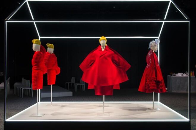 O evento é dedicado a Rei Kawakubo