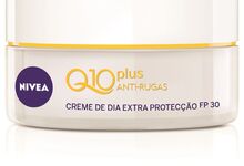 O creme de dia anti-rugas Nivea, com extraproteção da pele do rosto (SPF 30), tem na sua fórmula a coezima Q10 - um ativo que vai ajudar a reduzir o aparecimento de rugas