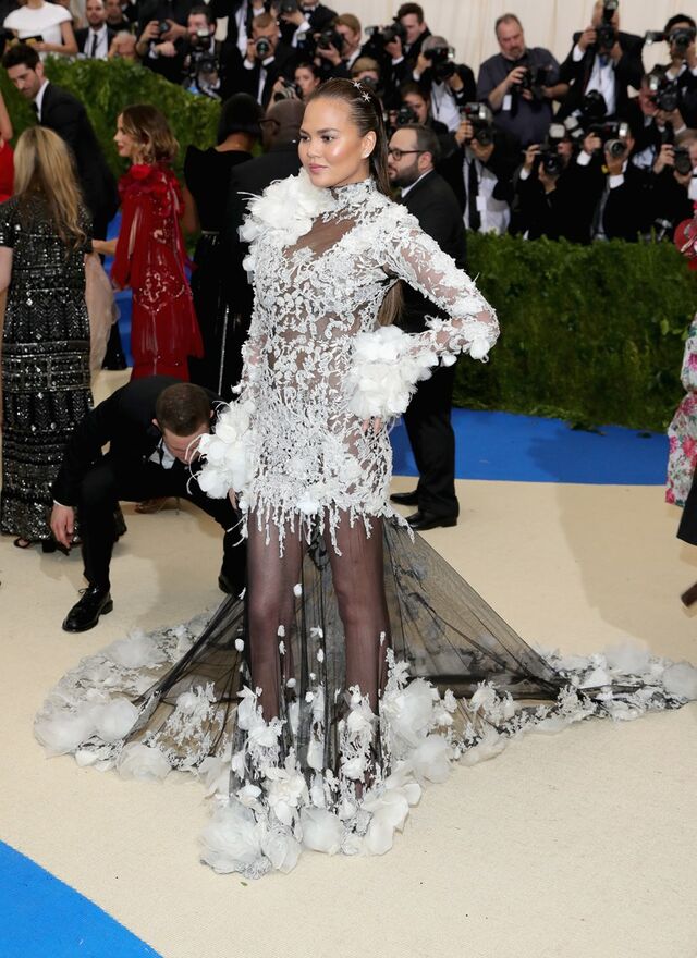 Chrissy Teigen em Marchesa