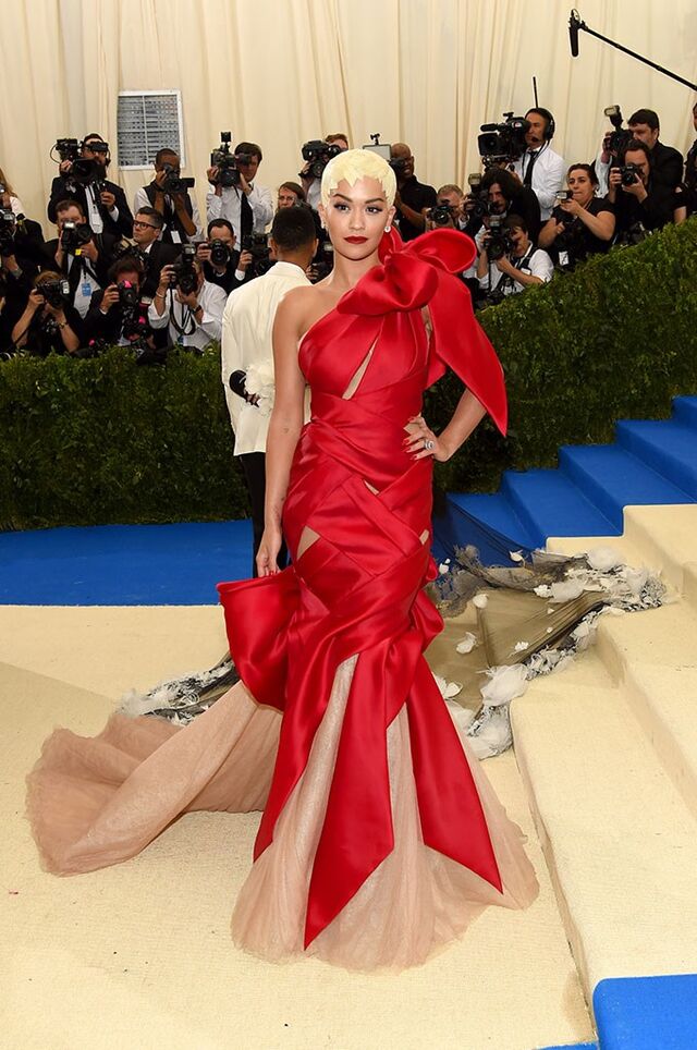 Rita Ora em Marchesa