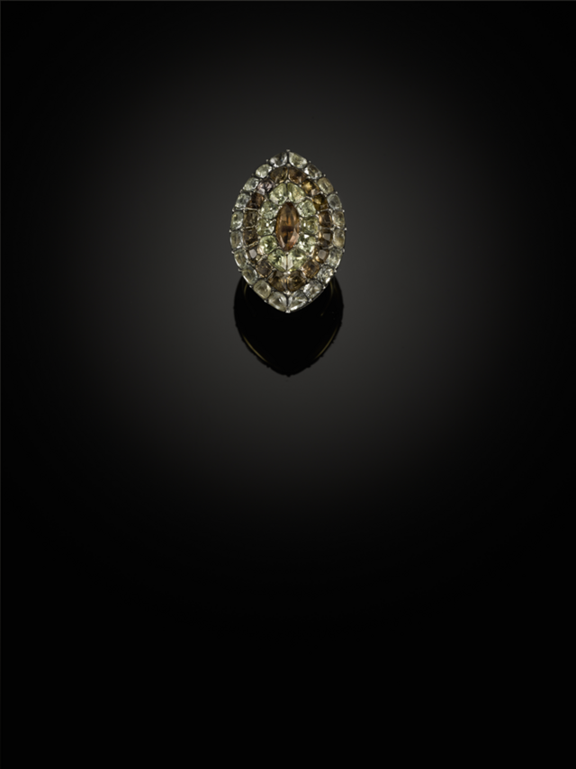 Peça da Colecção S. J. Phillips - Joias de Portugal em exibição na Casa-Museu Medeiros e Almeida