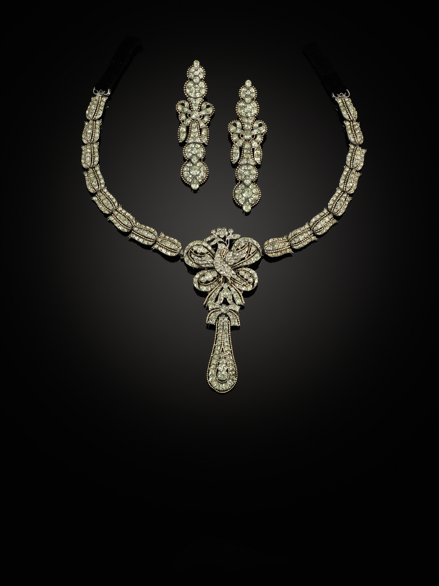 Conjunto de joias em exposição na  Colecção S. J. Phillips - Joias de Portugal