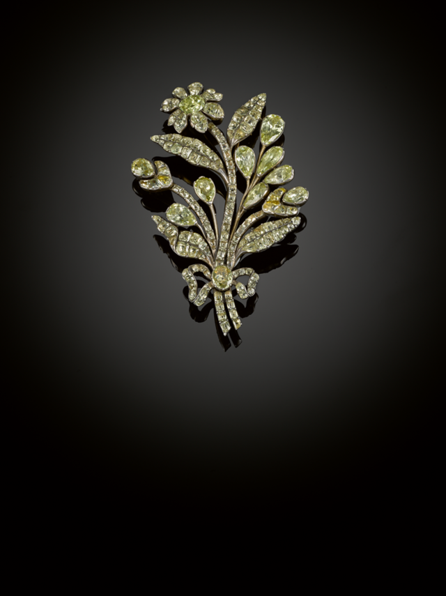 Adorno da Colecção S. J. Phillips - Joias de Portugal em exibição na Casa-Museu Medeiros e Almeida