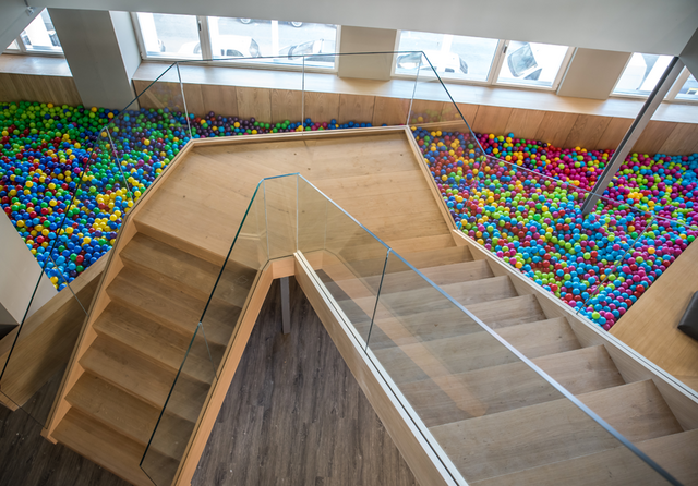 O espaço Farfetch e Lisboa, a piscina de bolas