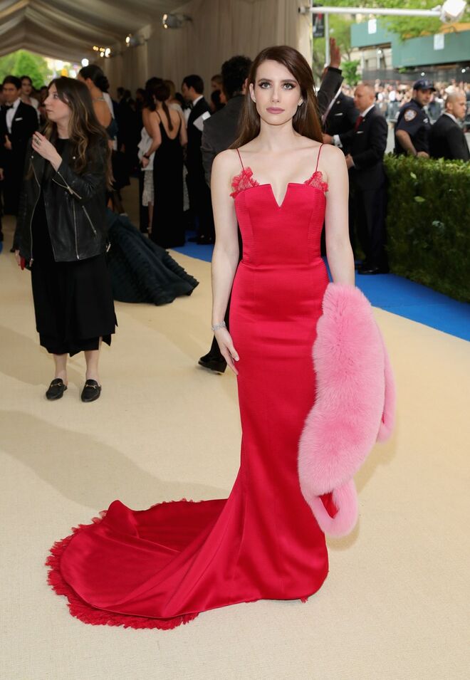 Emma Roberts em Diane Von Furstenberg