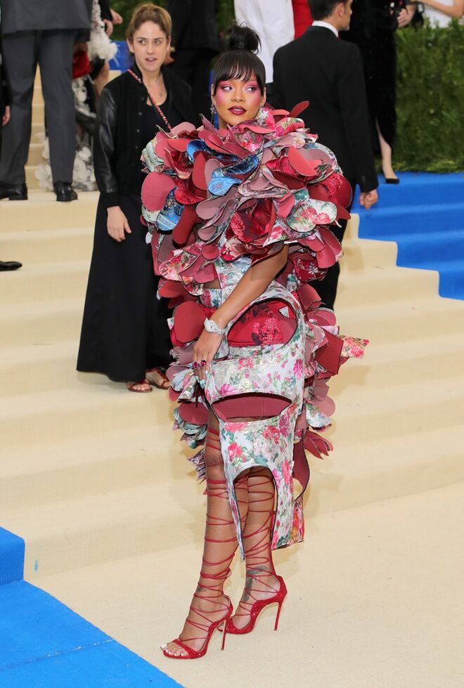  Rihanna em Comme des Garçons