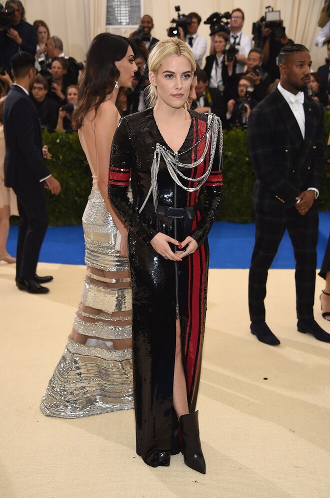  Riley Keough em Louis Vuitton.