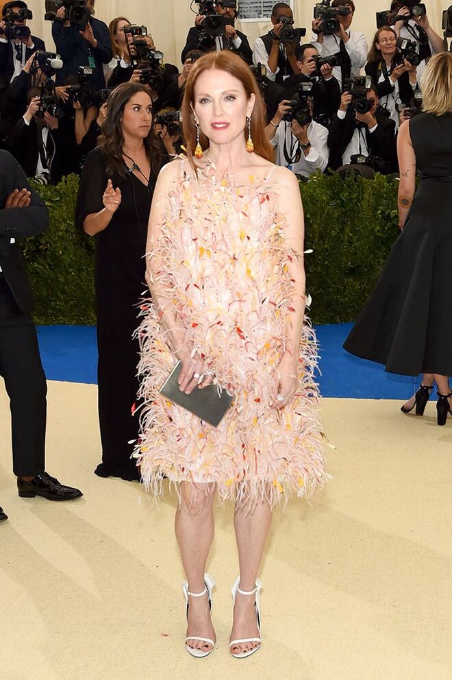 Julianne Moore em Calvin Klein