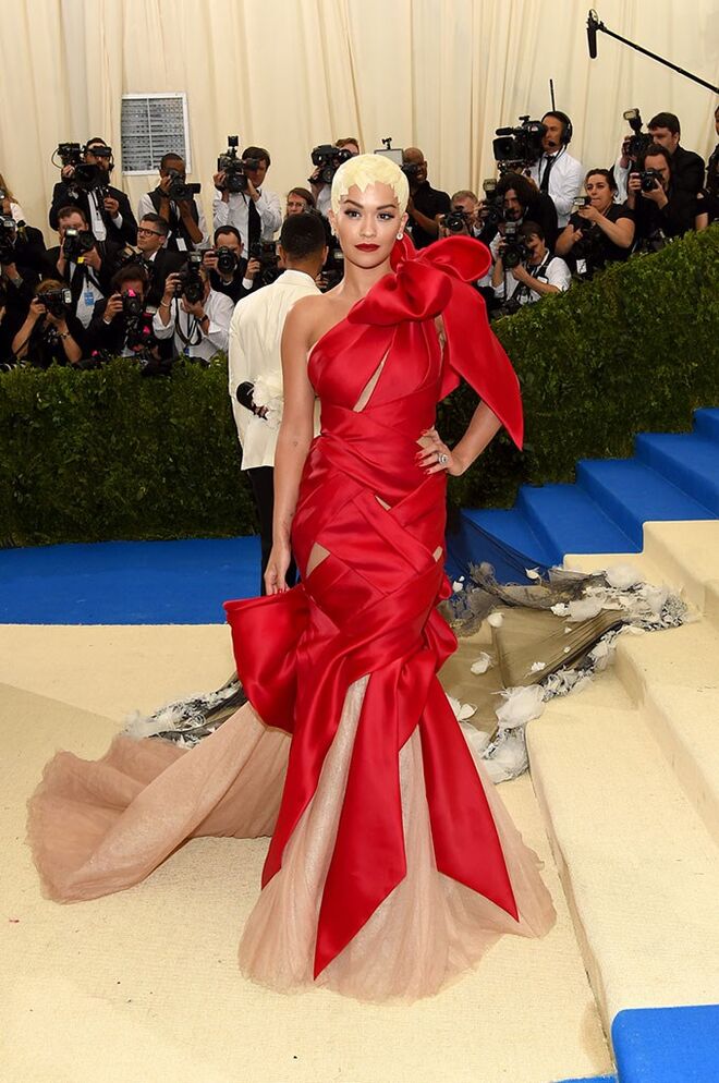 Rita Ora em  Marchesa