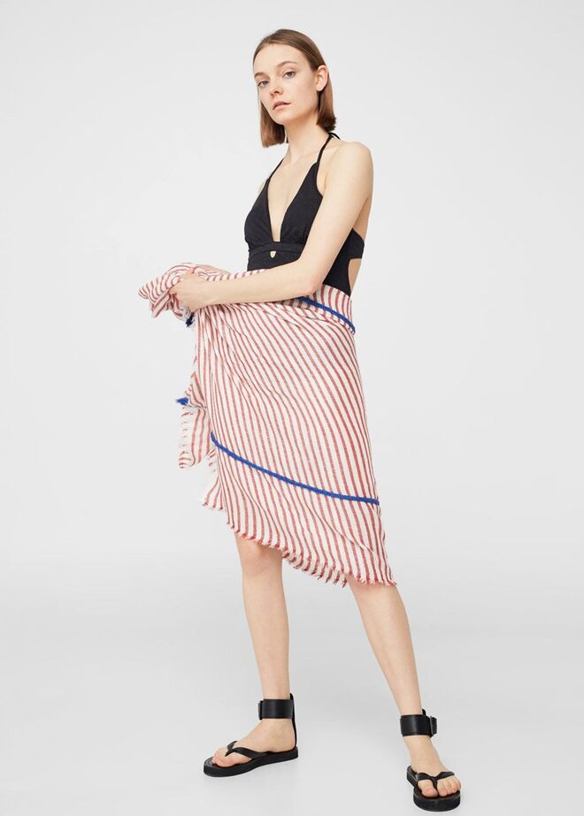 Écharpe com riscas, €19,99, Mango