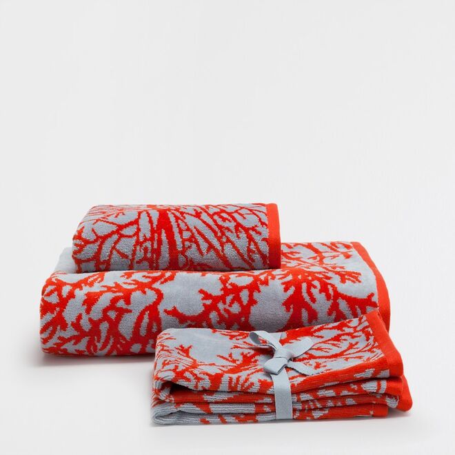 Toalhas Coral, €7,99 aos €22,99, Zara Home
