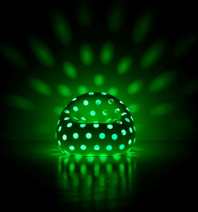 Sofá perfurado Airball, por Alberto Brogliato para a Plust, a partir de €536,80, na Mohd 