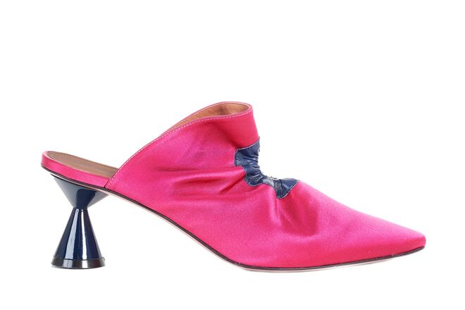 Sapatos em cetim, €509, Sportmax