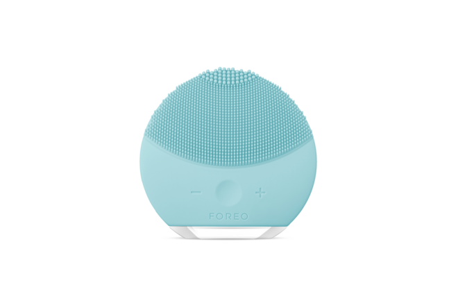 Luna mini 2, escova de limpeza facial, €139, Foreo 