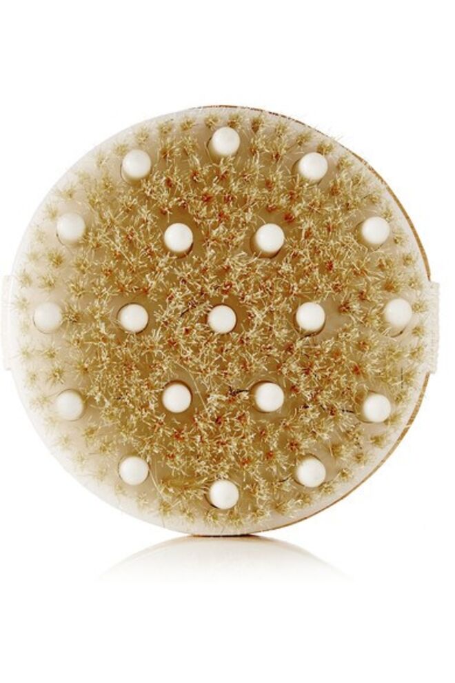 Natural Dry Body Brush, €18, Mio Skincare em www.net-a-porter.com 