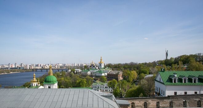 Old Kiev Mountain, uma colina onde encontramos zonas verdes, um miradouro e uma vista incrível sobre a cidade antiga e também – dizem – a origem terrestre de Kiev. 