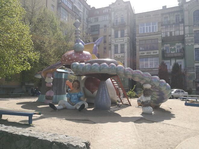 Landscape Alley, um projeto urbano do arquiteto Konstantin Skretutsky - Alice no País das Maravilhas