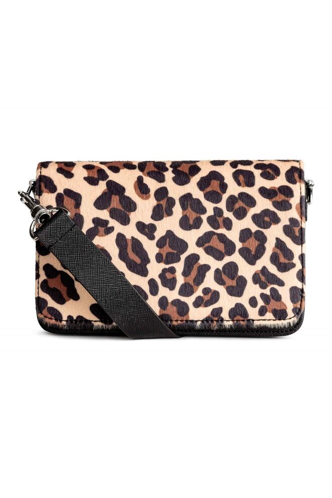 Carteira em poliuretano, €29,99, H&M