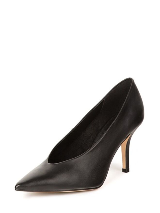 Sapatos em pele, €35,99, Bershka