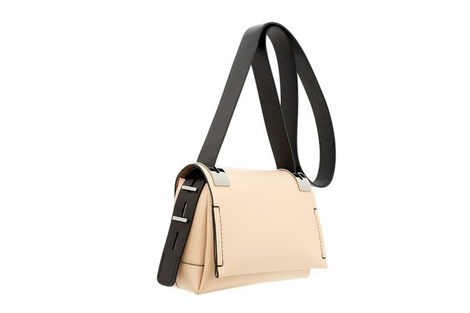 Carteira em pele, €649, Sportmax