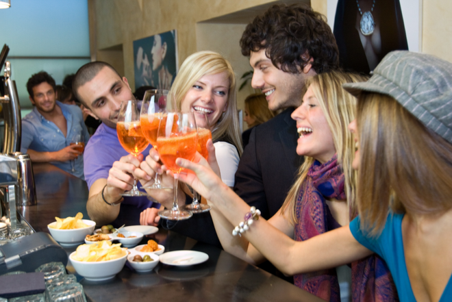 Ir a um afterwork 3,2,1 Hora Aperol