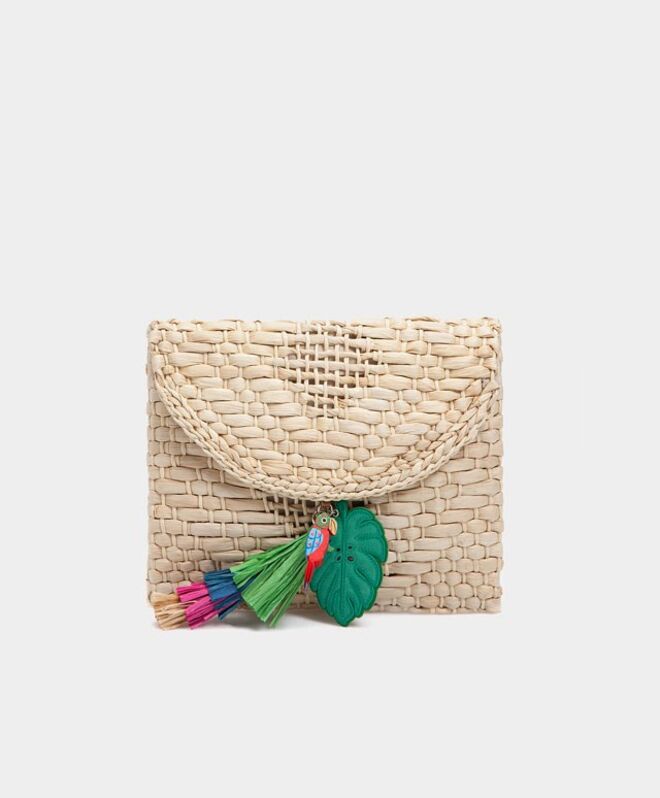 Mala tropical de ráfia, €17,99, OYSHO