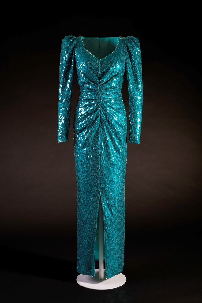 Exposição Diana Her Fashion Story, Londres. Vestido Catherine Walker, Historic Royal Palaces