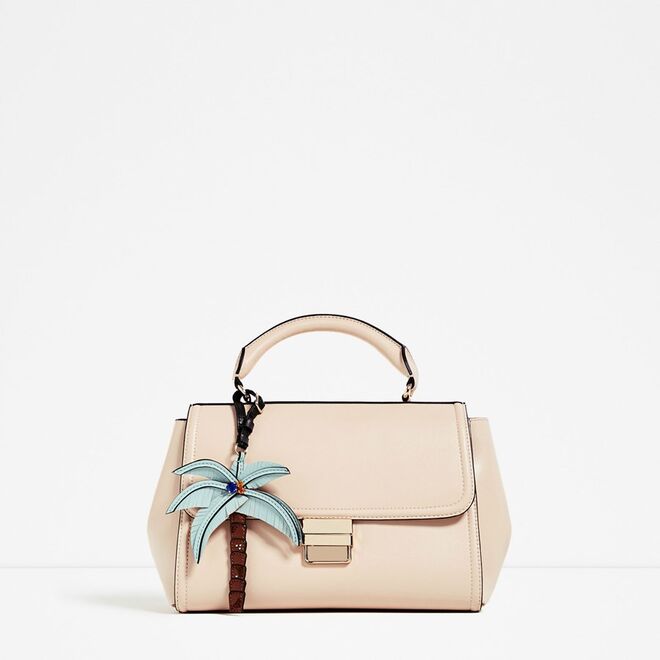 Carteira, €35,95, Zara