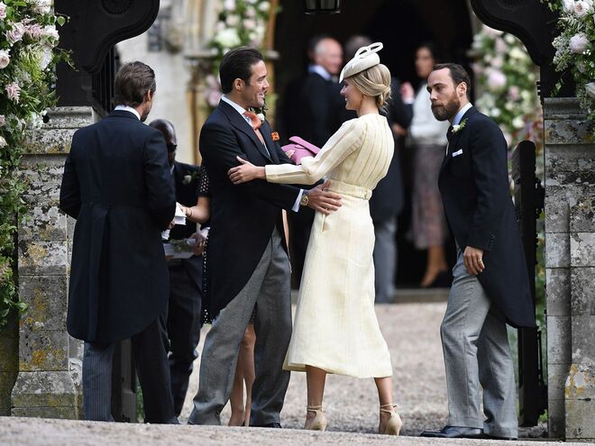 Donna Air cumprimenta os padrinhos do noivo