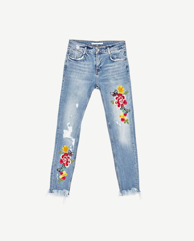 Calças de ganga slouchy bordado floral, €29,95, Zara