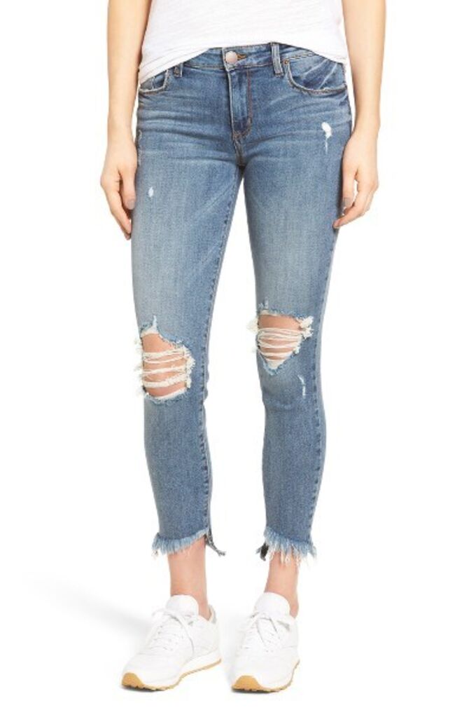 Emma Frayed Hem Skinny Jeans, €55, em nordstrom.com