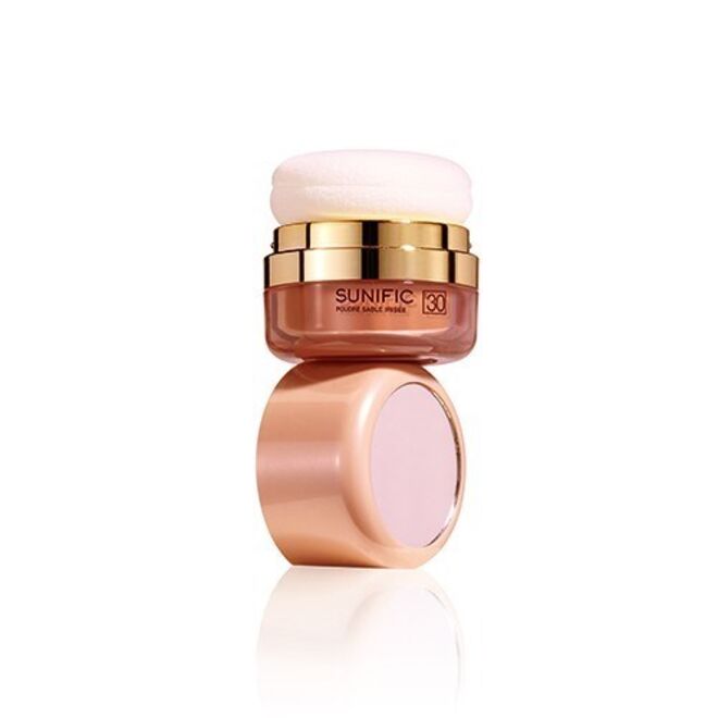 Pó areia iridescente SPF 30, sublimador de bronzeado rosto & decote, €24,99, Lierac