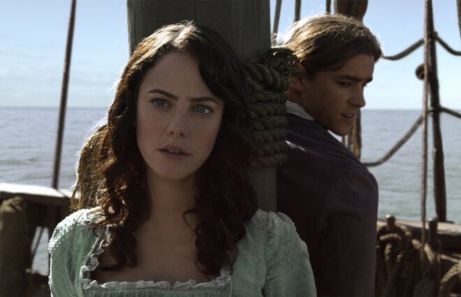Kaya Scodelario em "Piratas das Caraíbas - Homens Mortos não Contam Histórias" na Disneyland de Paris