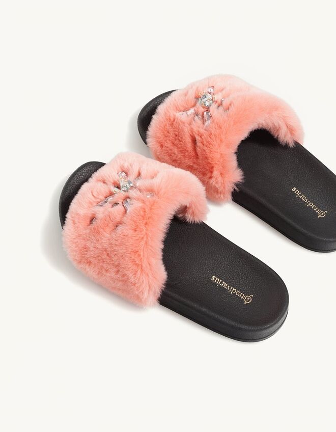 Pala de pêle com detalhe, €25,99, Stradivarius