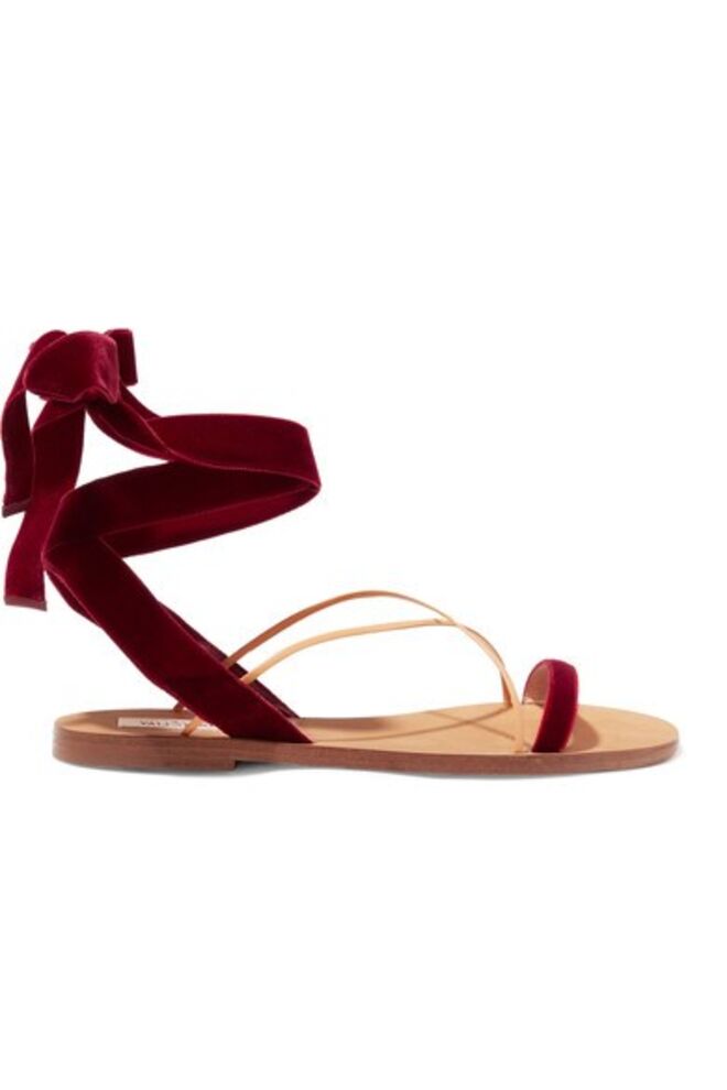 Valentino sandálias pele e veludo, €450, em net-a-porter.com
