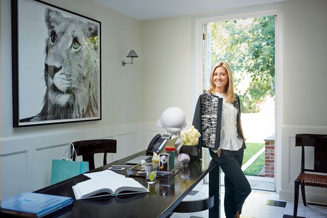 A princesa Marie-Chantal no seu escritório de casa