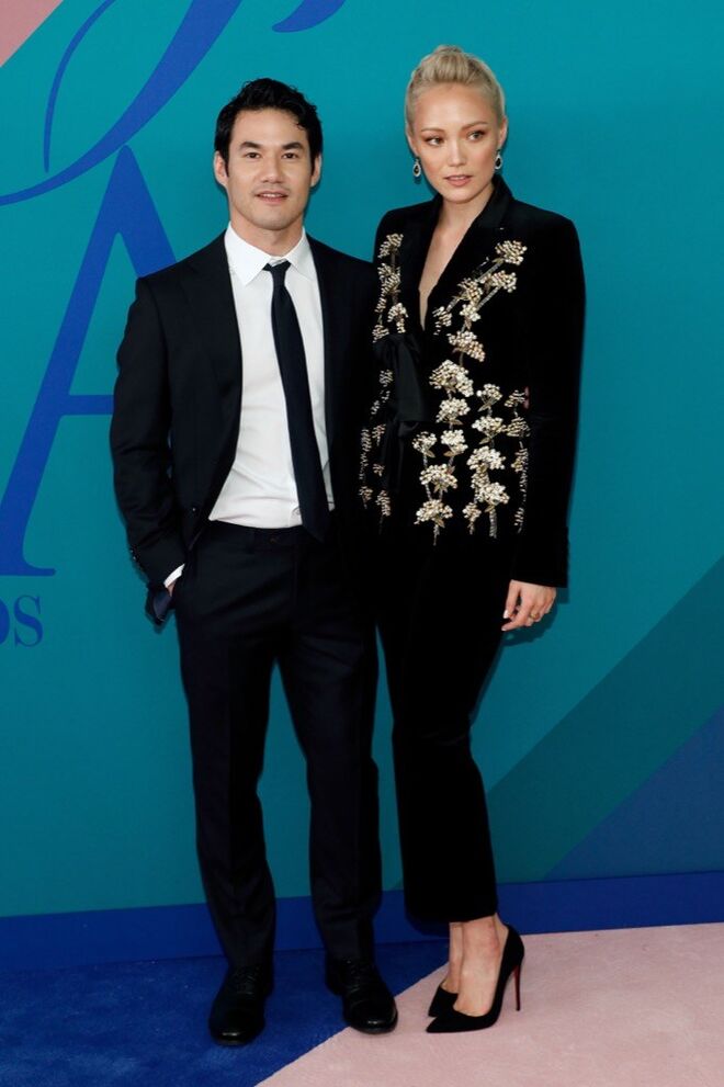 Joseph Altuzarra e Pom Klementieff