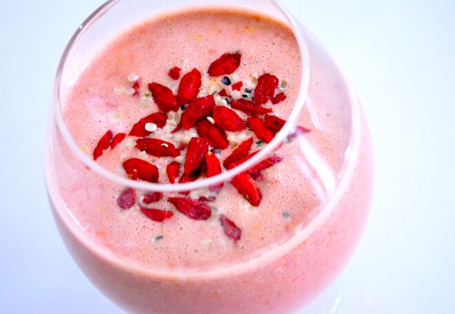 Smoothie de bagas goji e framboesas