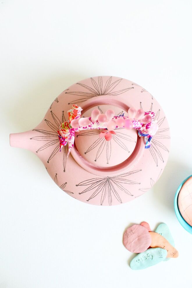 Bule de chá, €84, Anna Westerlund Ceramics