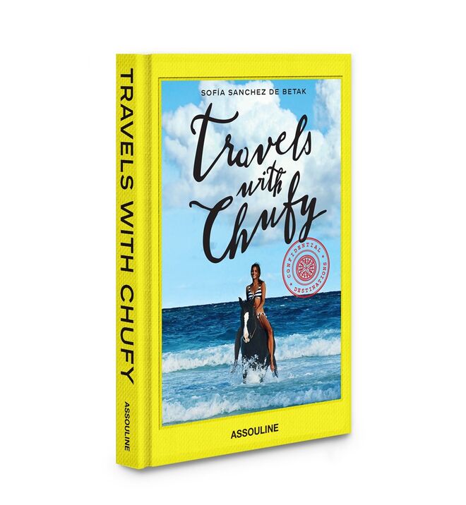 A capa do livro Travels with Chufy: Confidential Destinations, de Sofía Sanchez de Betak, da editora Assouline (€47, aproximadamente)