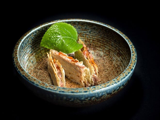 Mille-Feuilles Tuna Tartar - Tártaro de atum em mil folhas de pergamena com kimchi, €12,5