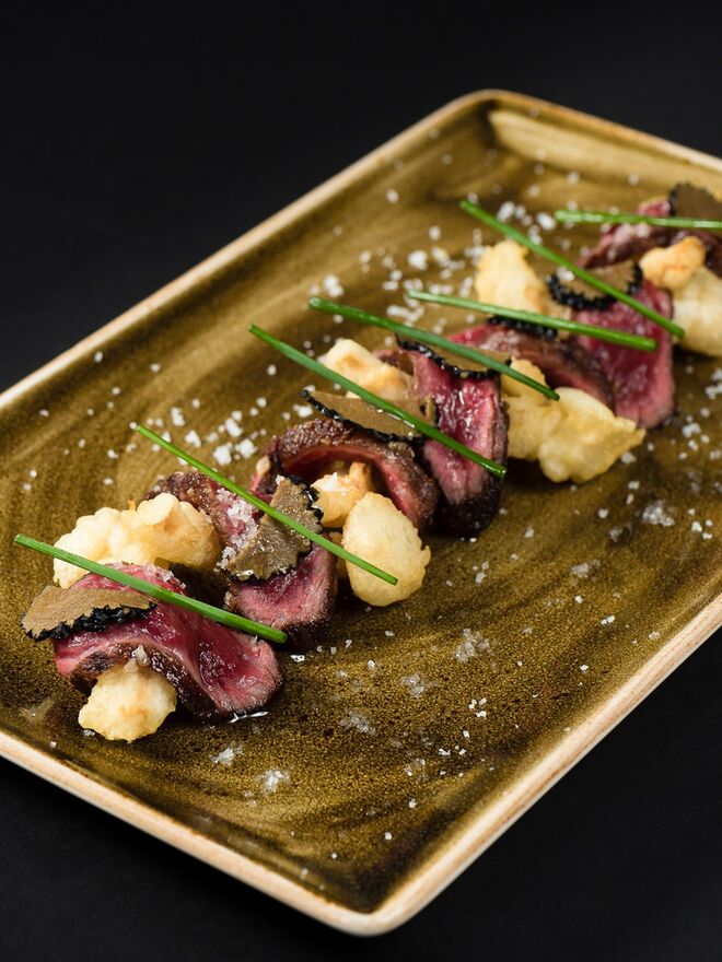Wagyu Trouffle - Tataki de vazia Wagyu com trufa e tempura de shimeji, €18,5