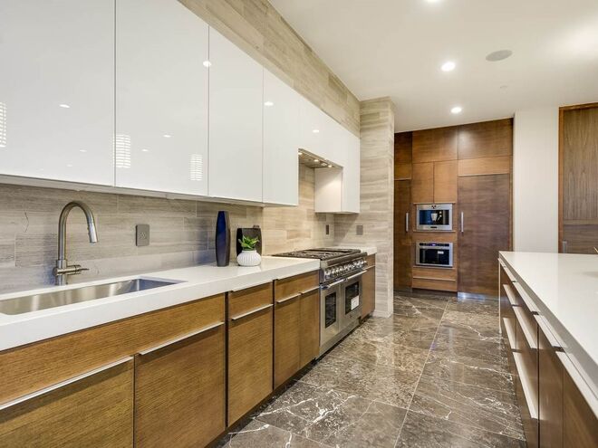 WEST LAKE HILLS, Texas