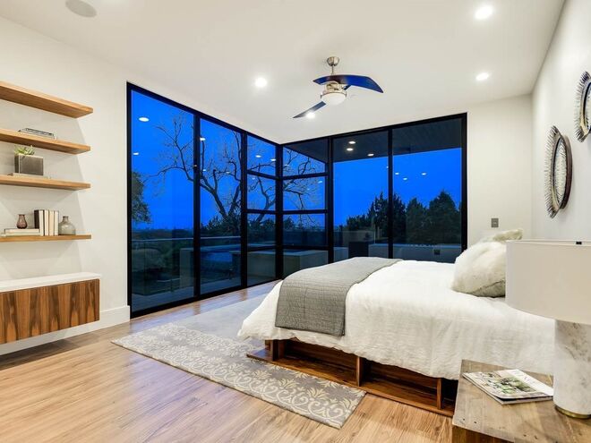 WEST LAKE HILLS, Texas