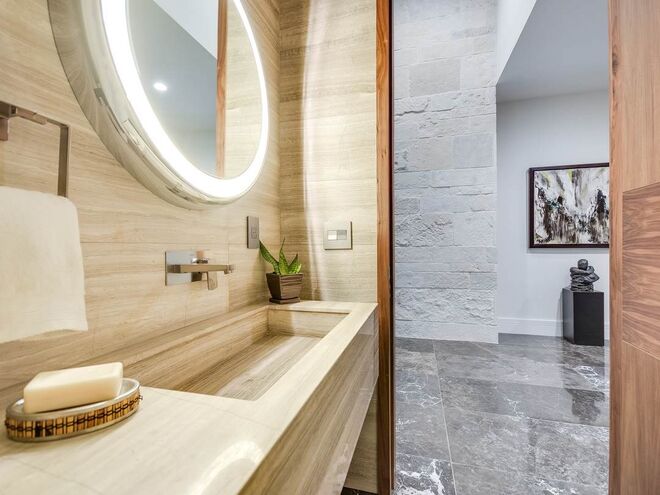 WEST LAKE HILLS, Texas