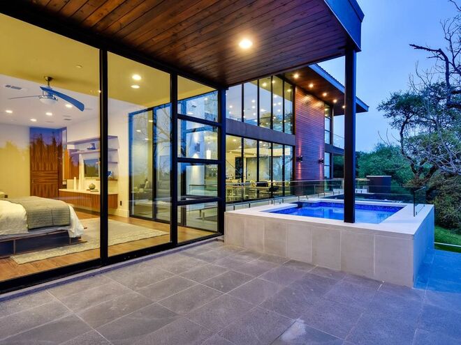 WEST LAKE HILLS, Texas