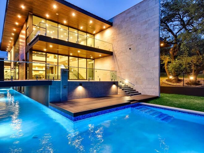 WEST LAKE HILLS, Texas