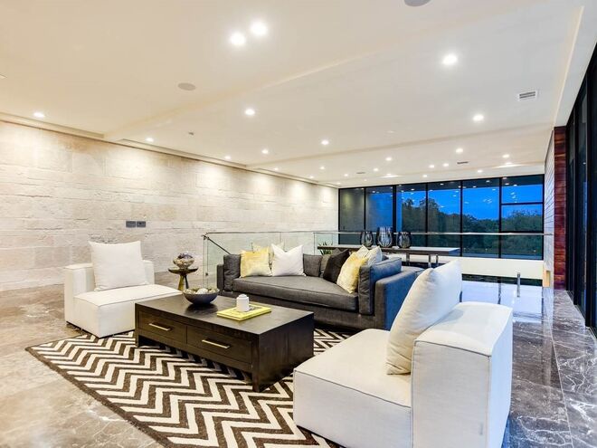 WEST LAKE HILLS, Texas