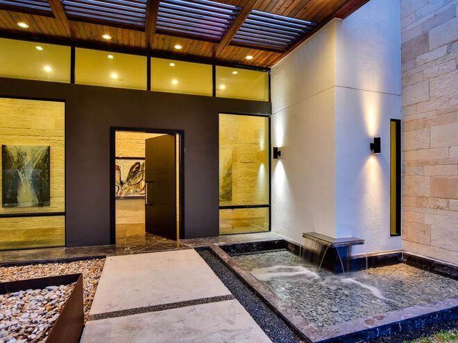 WEST LAKE HILLS, Texas